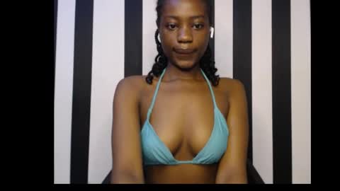 Snapshot of ebony_petitequeen chatting on September 2025 09:44:01 AM Ella online show from September 2025 09:44:01 AM