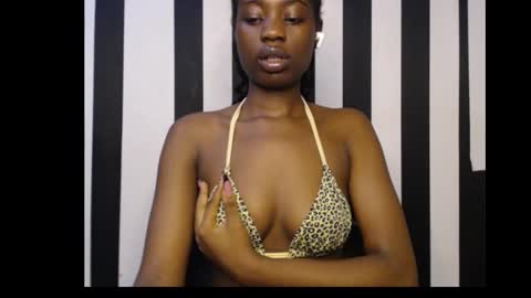 Snapshot of ebony_petitequeen chatting on September 2025 09:49:01 PM Ella online show from September 2025 09:49:01 PM