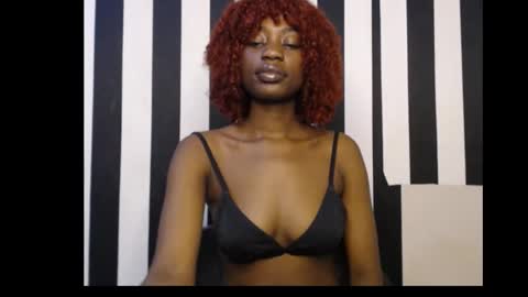 Snapshot of ebony_petitequeen chatting on October 2025 12:33:01 PM Ella online show from October 2025 12:33:01 PM