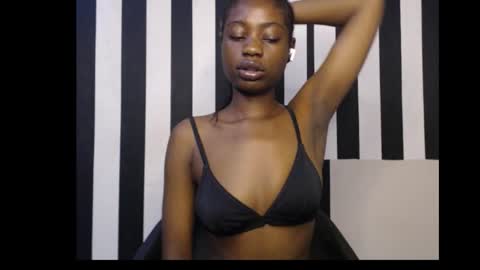 Snapshot of ebony_petitequeen chatting on October 2025 12:57:02 PM Ella online show from October 2025 12:57:02 PM