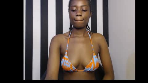 Snapshot of ebony_petitequeen chatting on October 2025 01:23:01 PM Ella online show from October 2025 01:23:01 PM