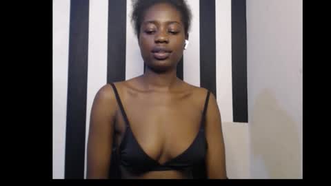 Ella online show from December 2025 01:00:01 AM