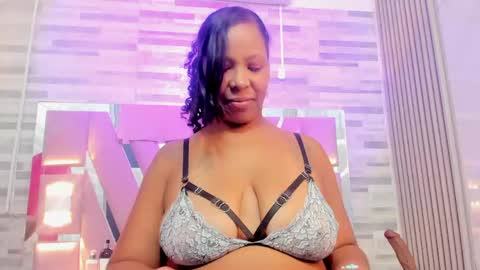 Snapshot of ebony_priincess chatting on May 2026 01:57:16 AM Valery online show from May 2026 01:57:16 AM
