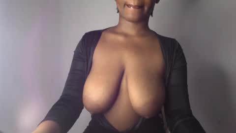 Snapshot of ebony_pussy98 chatting on December 2024 03:01:02 PM delilah online show from December 2024 03:01:02 PM
