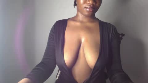 Snapshot of ebony_pussy98 chatting on December 2024 03:05:02 AM delilah online show from December 2024 03:05:02 AM