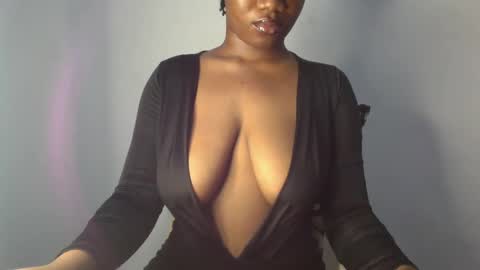 Snapshot of ebony_pussy98 chatting on December 2024 08:25:02 PM delilah online show from December 2024 08:25:02 PM