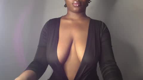 Snapshot of ebony_pussy98 chatting on February 2025 02:33:01 PM delilah online show from February 2025 02:33:01 PM