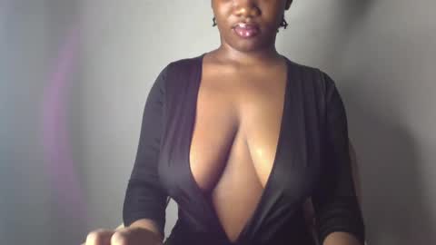 Snapshot of ebony_pussy98 chatting on March 2025 05:49:02 AM delilah online show from March 2025 05:49:02 AM