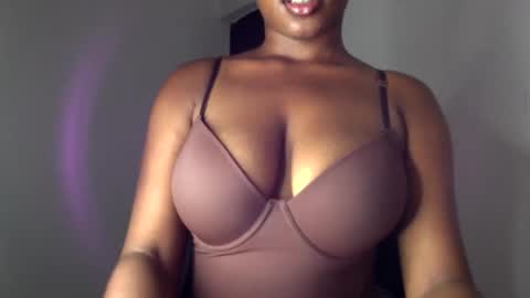 Snapshot of ebony_pussy98 chatting on March 2026 07:31:01 PM delilah online show from March 2026 07:31:01 PM