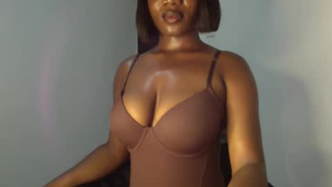 Snapshot of ebony_pussy98 chatting on March 2026 06:44:02 PM delilah online show from March 2026 06:44:02 PM