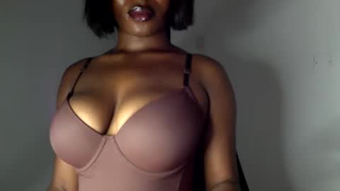 Snapshot of ebony_pussy98 chatting on March 2026 06:51:02 PM delilah online show from March 2026 06:51:02 PM