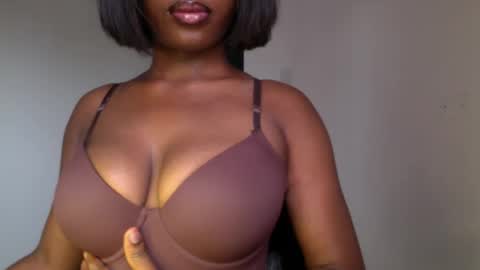 Snapshot of ebony_pussy98 chatting on April 2026 10:46:01 AM delilah online show from April 2026 10:46:01 AM