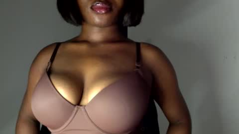 Snapshot of ebony_pussy98 chatting on April 2026 03:40:02 AM delilah online show from April 2026 03:40:02 AM