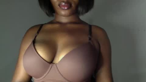 Snapshot of ebony_pussy98 chatting on April 2026 07:03:02 PM delilah online show from April 2026 07:03:02 PM