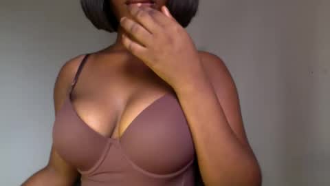 Snapshot of ebony_pussy98 chatting on April 2026 10:43:01 AM delilah online show from April 2026 10:43:01 AM