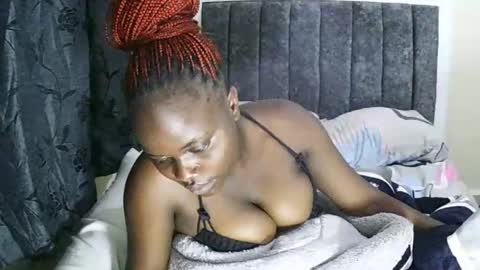 Snapshot of ebony_tasha chatting on January 2025 08:33:01 PM tasha online show from January 2025 08:33:01 PM