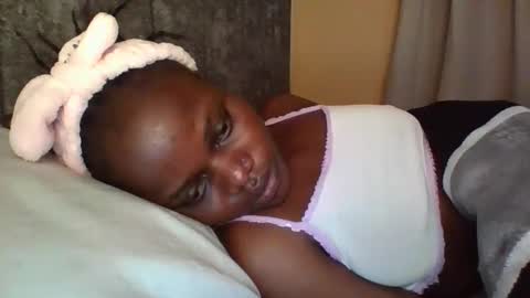 Snapshot of ebony_tasha chatting on September 2025 02:43:01 PM tasha online show from September 2025 02:43:01 PM