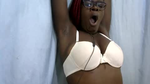 ebonybloom01 online show from November 2025 01:27:02 AM