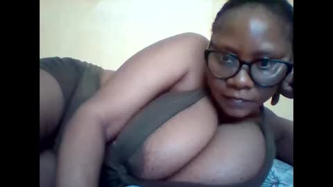 Snapshot of ebonybussy chatting on May 2026 11:27:01 AM MAMITO online show from May 2026 11:27:01 AM