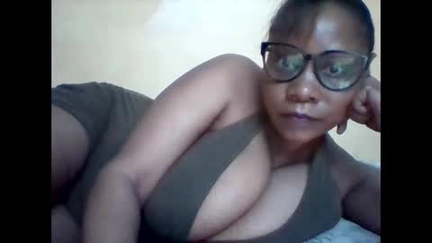 Snapshot of ebonybussy chatting on May 2026 09:26:02 AM MAMITO online show from May 2026 09:26:02 AM