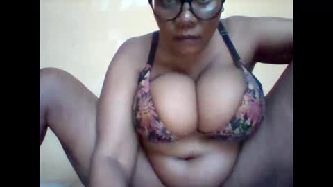 Snapshot of ebonybussy chatting on May 2026 09:06:02 AM MAMITO online show from May 2026 09:06:02 AM