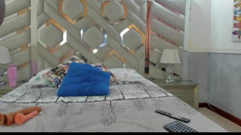 ebonysquirtcol online show from January 2026 11:09:01 PM