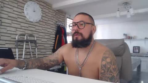 edgarram83 online show from October 2025 07:58:02 PM