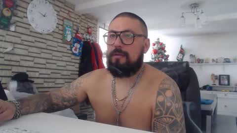 edgarram83 online show from December 2025 06:47:02 PM