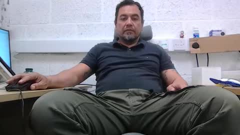 Snapshot of edwill13 chatting on April 2026 01:46:01 PM EdM online show from April 2026 01:46:01 PM