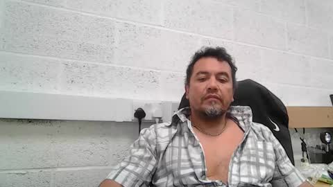 Snapshot of edwill13 chatting on May 2026 11:48:02 AM EdM online show from May 2026 11:48:02 AM