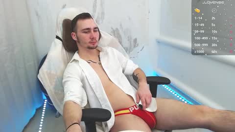 Snapshot of eesprit chatting on February 2025 04:25:01 PM Daniel and Alex online show from February 2025 04:25:01 PM
