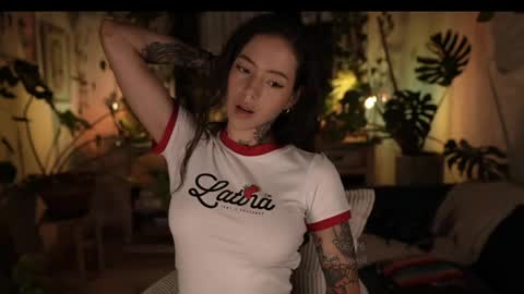 Snapshot of effylowell_ chatting on May 2026 01:22:01 AM Effy online show from May 2026 01:22:01 AM