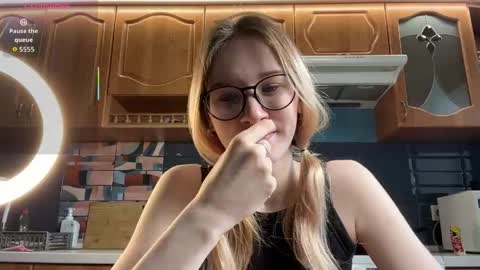 eileencrowday online show from April 2026 03:01:01 AM