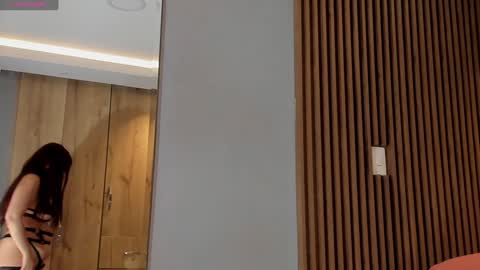 Eilin online show from December 2024 12:34:01 PM