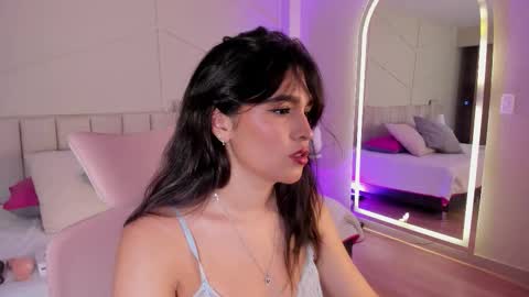 eimmy_bm online show from December 2025 07:33:02 PM