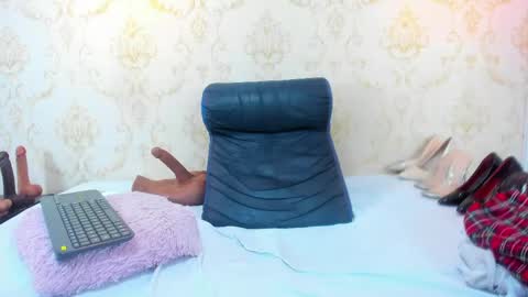 Snapshot of eimy_robertss chatting on April 2026 08:57:02 PM Eimy online show from April 2026 08:57:02 PM
