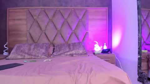 YG COUPLE online show from January 2026 08:03:02 PM