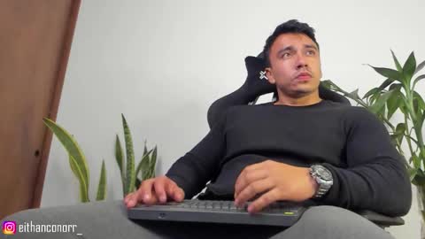 EITHAN CONOR online show from September 2025 02:22:02 AM