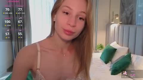 Snapshot of el1s_evans chatting on October 2025 08:01:01 AM please read my bio there is information about private shows and about my personality online show from October 2025 08:01:01 AM