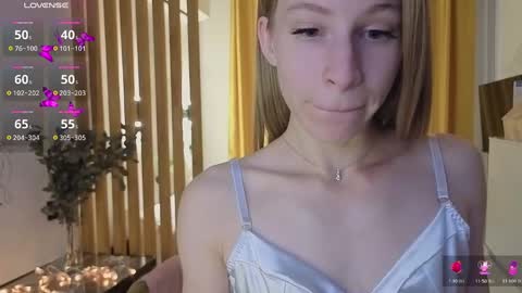 Snapshot of el1s_evans chatting on October 2025 09:41:02 AM please read my bio there is information about private shows and about my personality online show from October 2025 09:41:02 AM