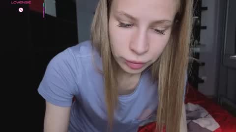 Snapshot of el1s_evans chatting on May 2026 08:10:01 AM please read my bio there is information about private shows and about my personality online show from May 2026 08:10:01 AM
