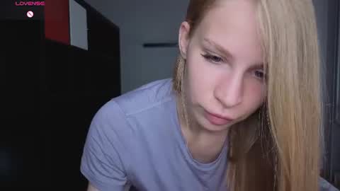 Snapshot of el1s_evans chatting on June 2026 08:05:02 AM please read my bio there is information about private shows and about my personality online show from June 2026 08:05:02 AM