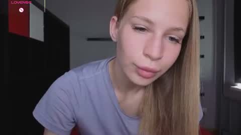 Snapshot of el1s_evans chatting on June 2026 08:07:01 AM please read my bio there is information about private shows and about my personality online show from June 2026 08:07:01 AM