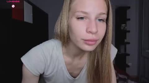 Snapshot of el1s_evans chatting on June 2026 08:06:02 AM please read my bio there is information about private shows and about my personality online show from June 2026 08:06:02 AM