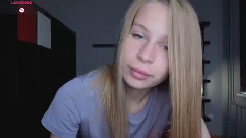 Snapshot of el1s_evans chatting on June 2026 08:02:01 AM please read my bio there is information about private shows and about my personality online show from June 2026 08:02:01 AM