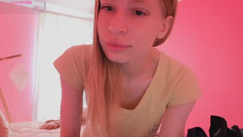 Snapshot of el1s_evans chatting on July 2026 06:08:01 AM please read my bio there is information about private shows and about my personality online show from July 2026 06:08:01 AM