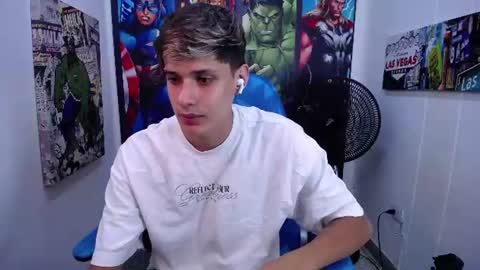 Snapshot of el_flaquito_1 chatting on June 2026 04:17:01 AM J A K E online show from June 2026 04:17:01 AM