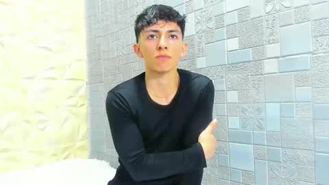 Elan Giralon online show from November 2025 10:21:01 PM