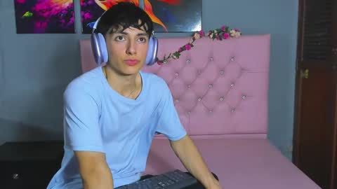 Elan Giralon online show from November 2025 10:33:02 PM