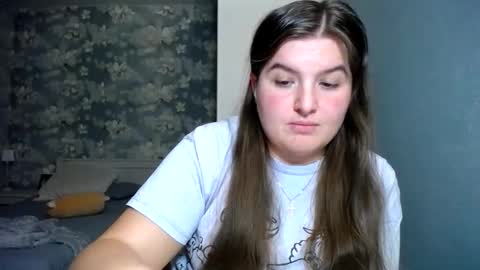 Elanis online show from April 2026 06:01:01 PM